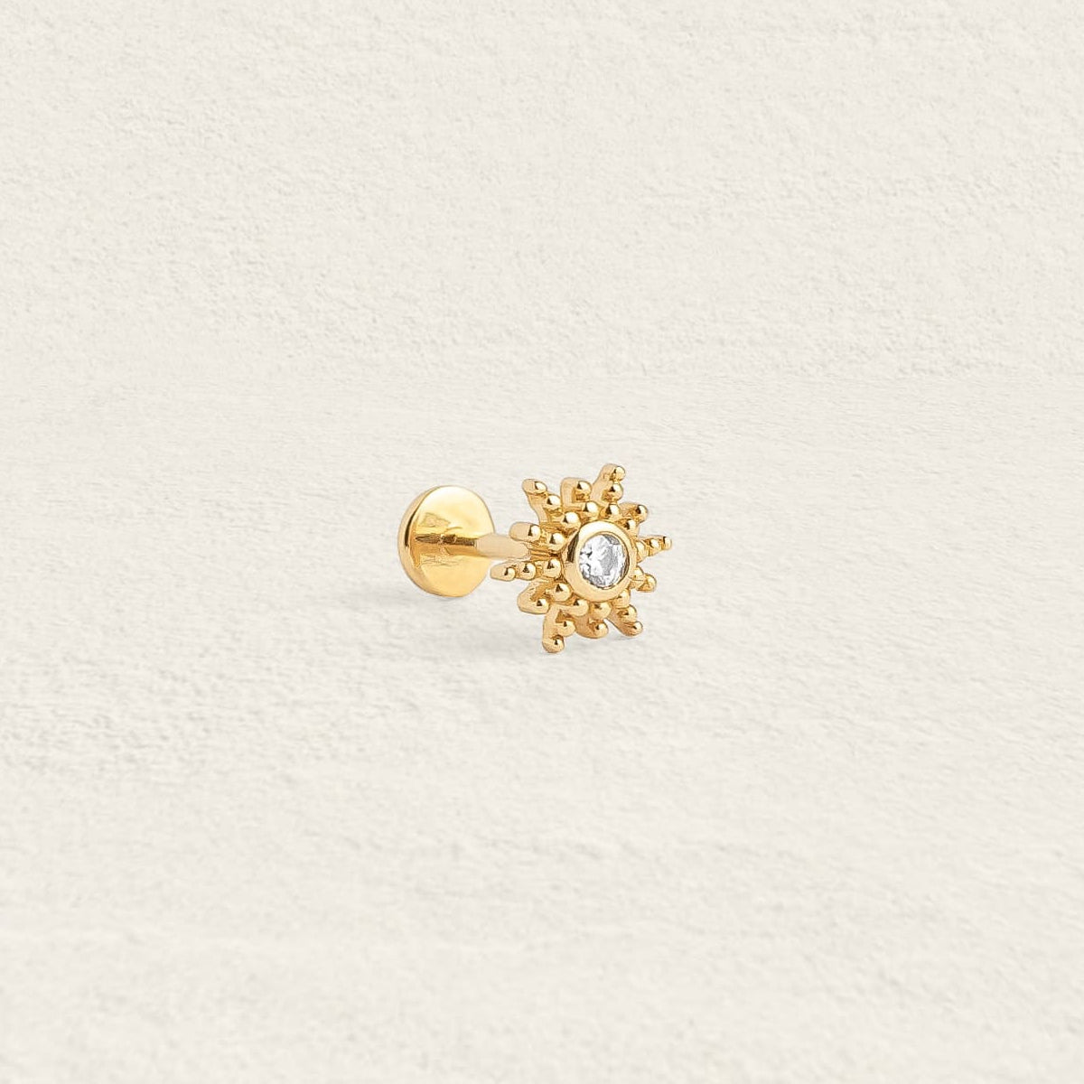 Piercing threadless plaqué or tige titane motif soleil avec zircon blanc