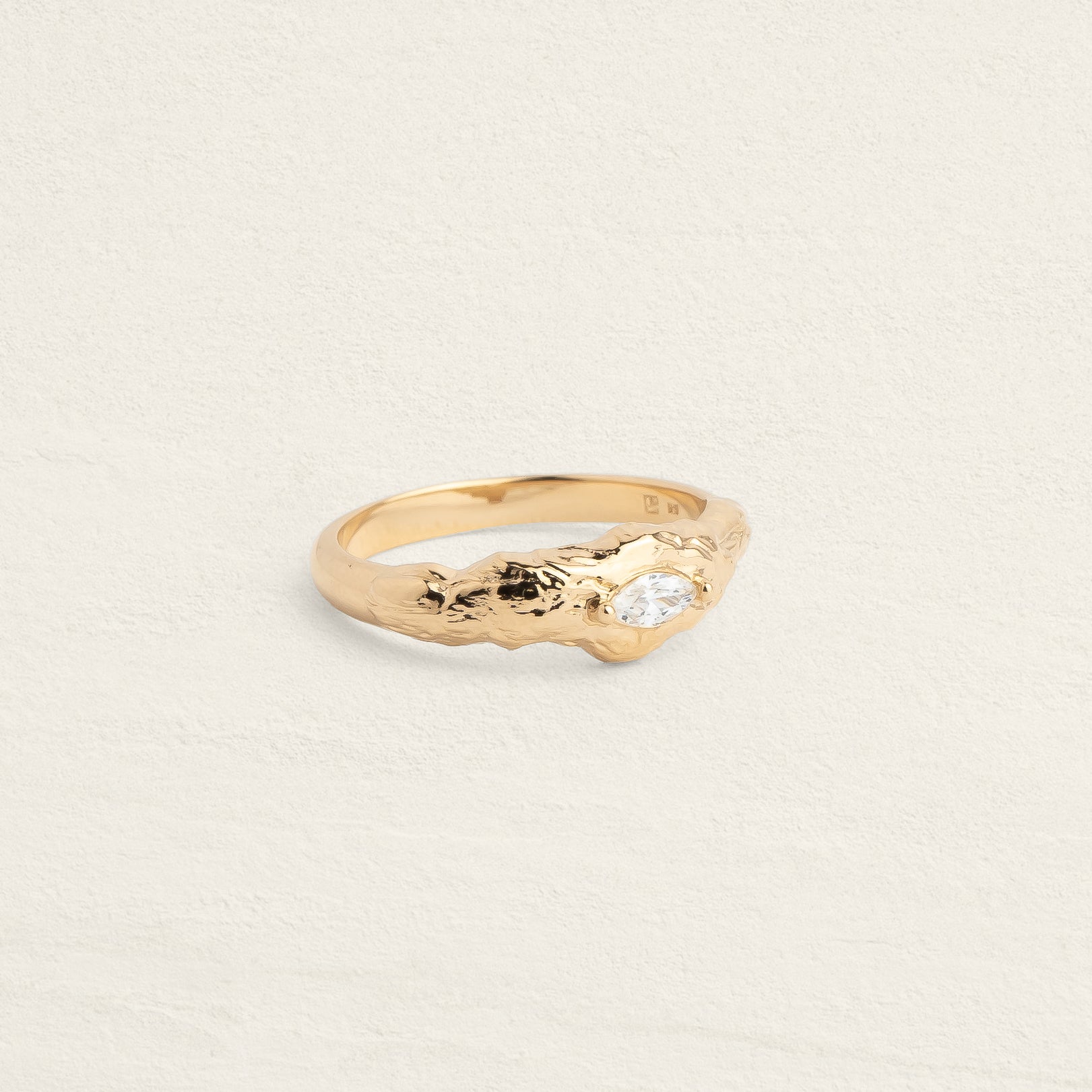 Bague femme plaqué or martelée sertie d&