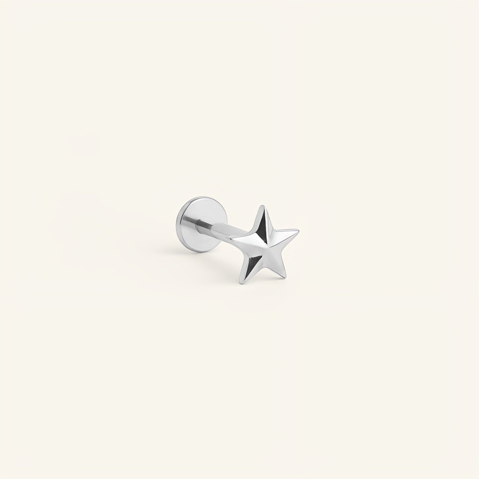 Piercing étoile titane argenté