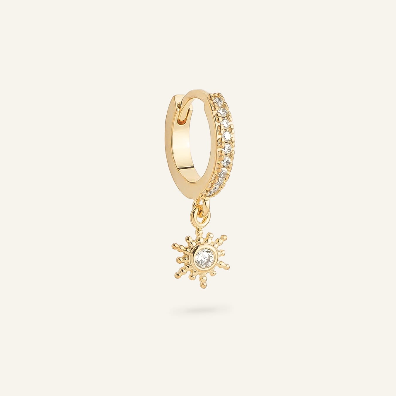 Mini créole plaqué or pendant soleil sertie de zircons