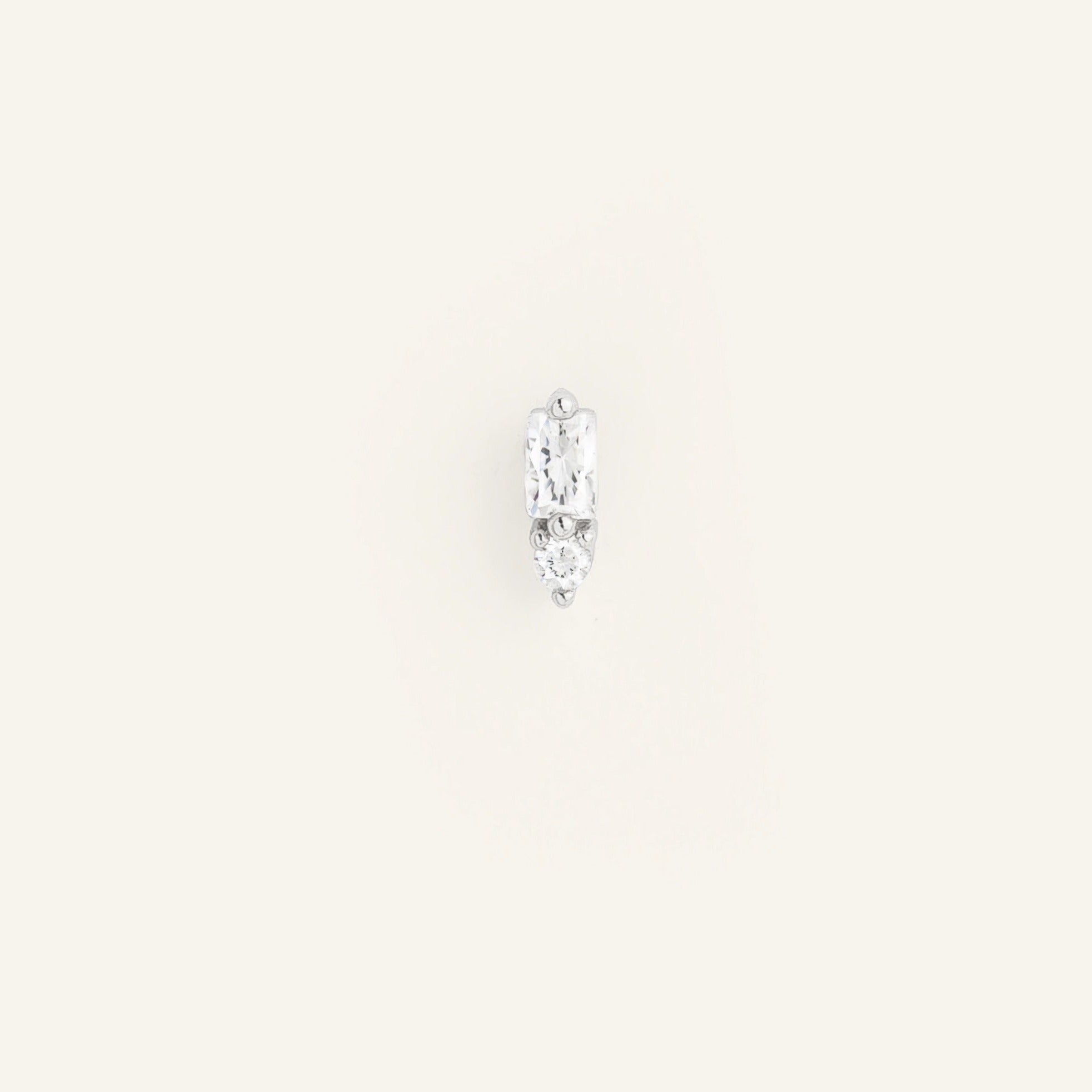 Piercing acier inoxydable argenté zircons blancs
