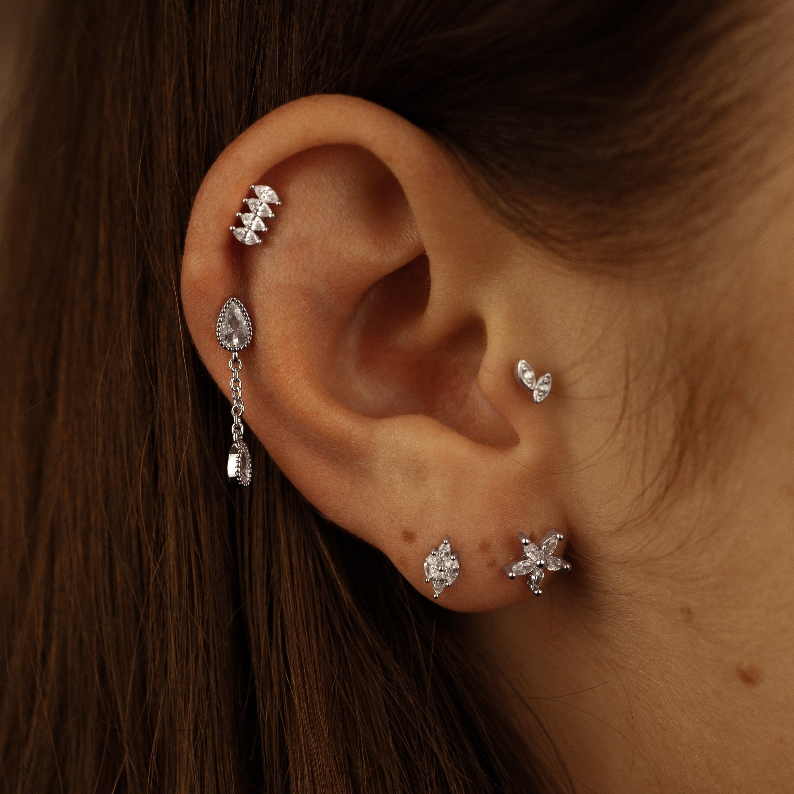 Composition de piercings acier inoxydable argenté avec zircons blancs