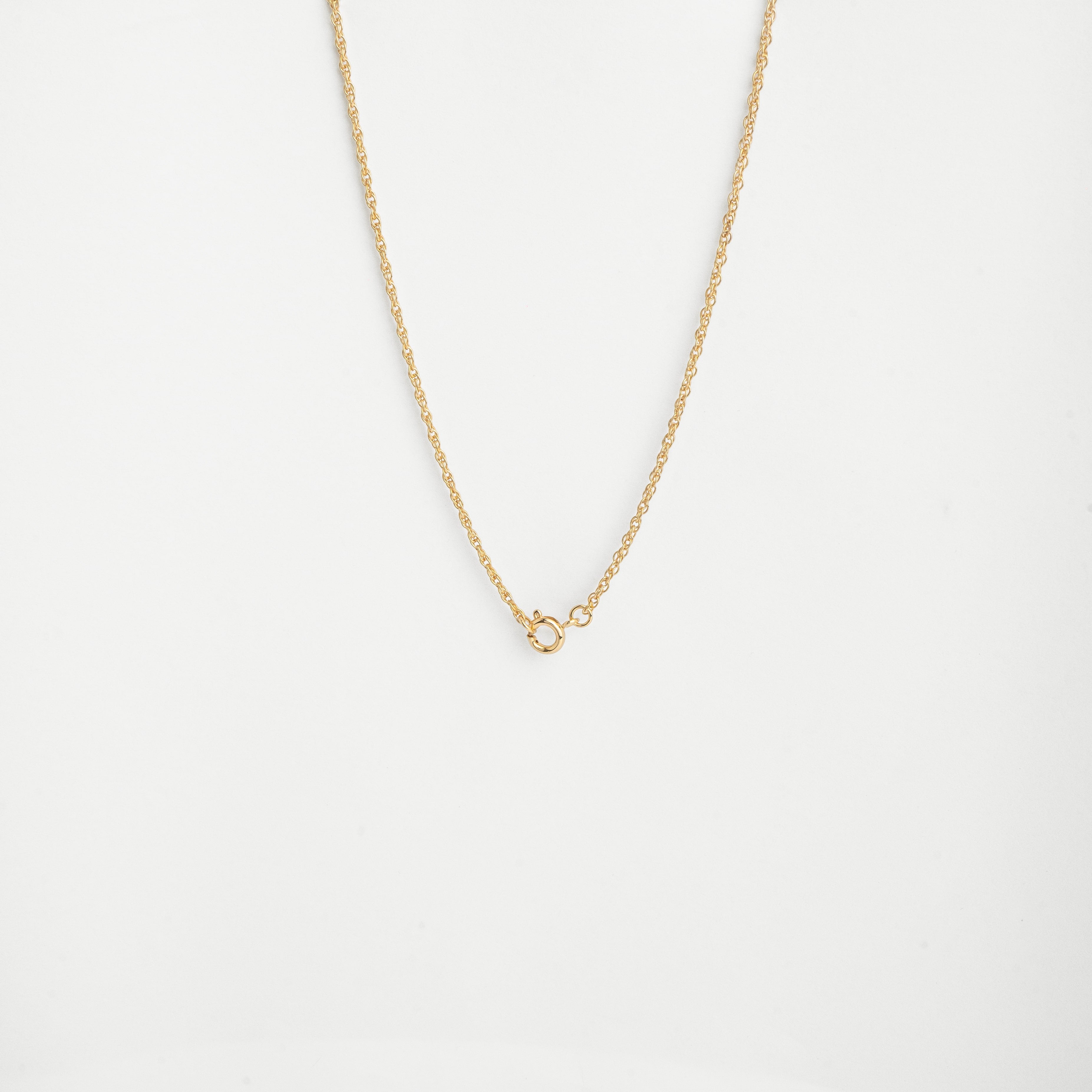 Zoom fermoir collier femme en plaqué or
