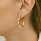 Grande créoles en plaqué or sertie de plusieurs pierres de zircons blanches
