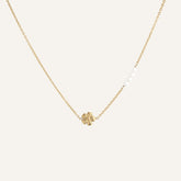 Collier Valentina en acier inoxydable doré à fleur et perles de nacre