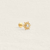 Piercing threadless plaqué or tige titane motif soleil avec zircon blanc