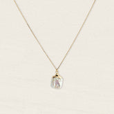 Collier Neraya en acier inoxydable doré à pendentif en nacre blanche