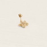 Boucle papillon en plaqué or à zircons, vue de profil