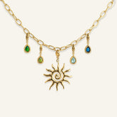 Collier à pendentif soleil et gouttes de pierres colorées, vue de face