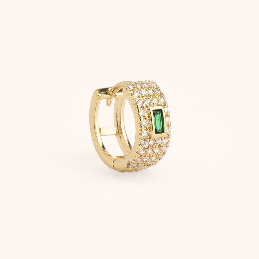 Mini créole femme plaqué or avec 37 zircons blancs et 1 vert sertis