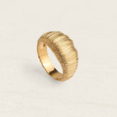 Bague Yemaya épaisse en plaqué or à fines stries