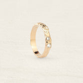 Bague Sissy fine en plaqué or sertie de trois zircons blancs