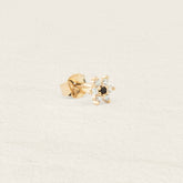 Boucle Fleur Mia en plaqué or, zircons blancs et cœur en zircon noir
