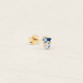 Boucle Anna en plaqué or sertie de trois zircons bleus