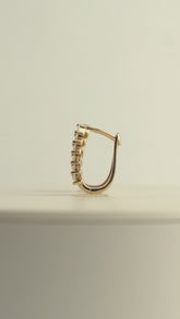 Créoles femme en plaqué or serties de plusieurs pierres de zircons blancs 