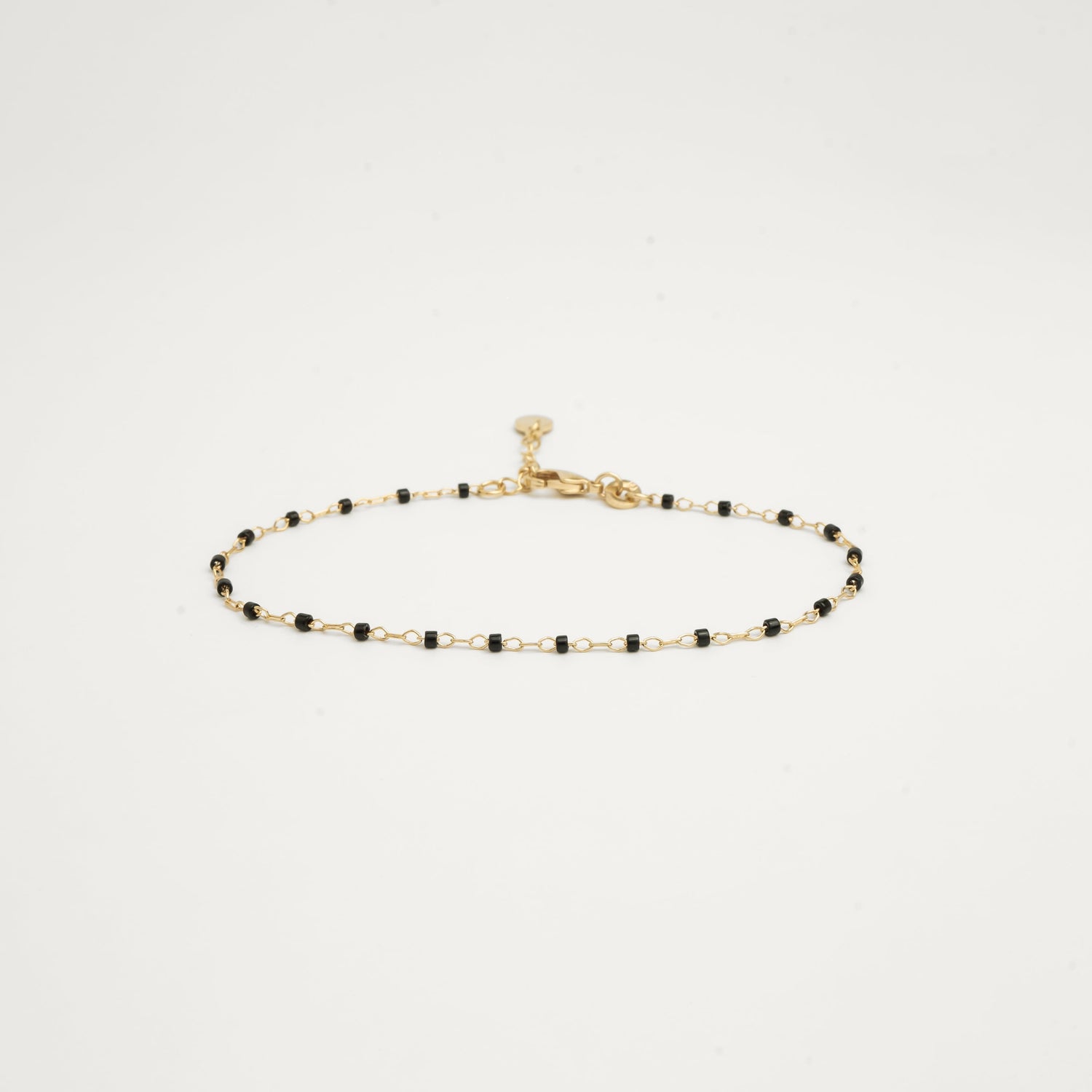 Bracelet perles noires plaqué or